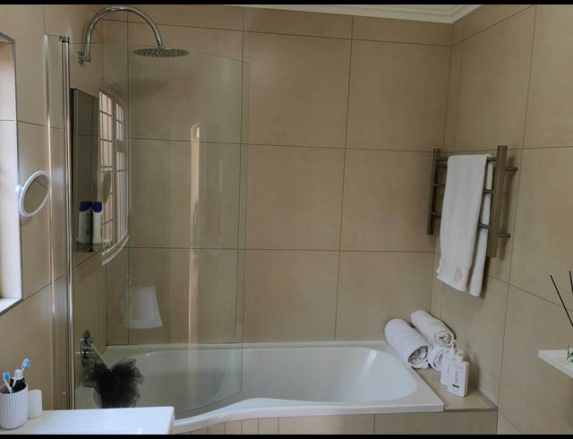80M² APARTMENT BLOCK FOR SALE IN BASSONIA